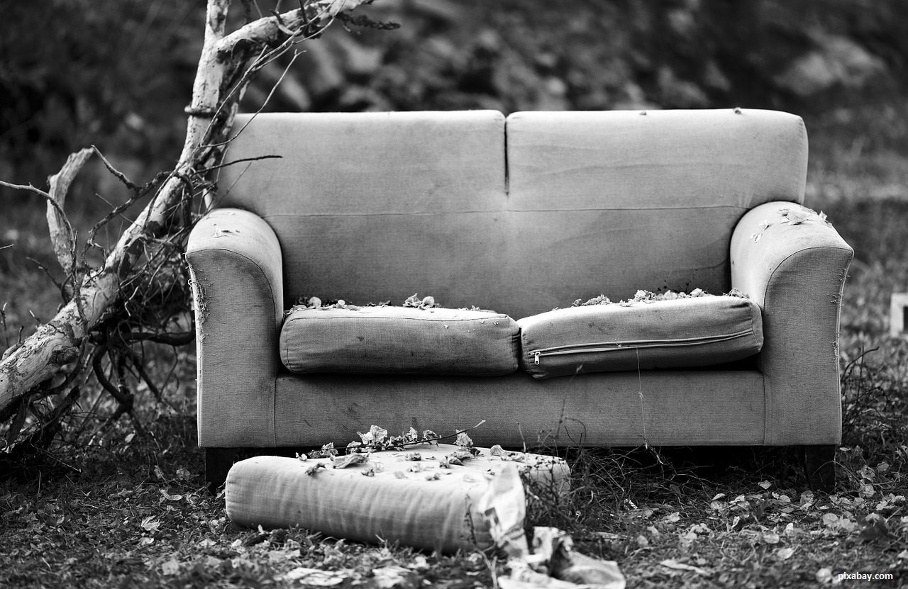 Quelques astuces pour réparer un canapé en cuir déchiré – Concept Usine